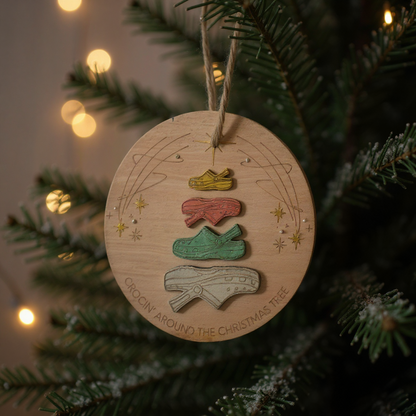 Crocin around the Christmas tree ornament 